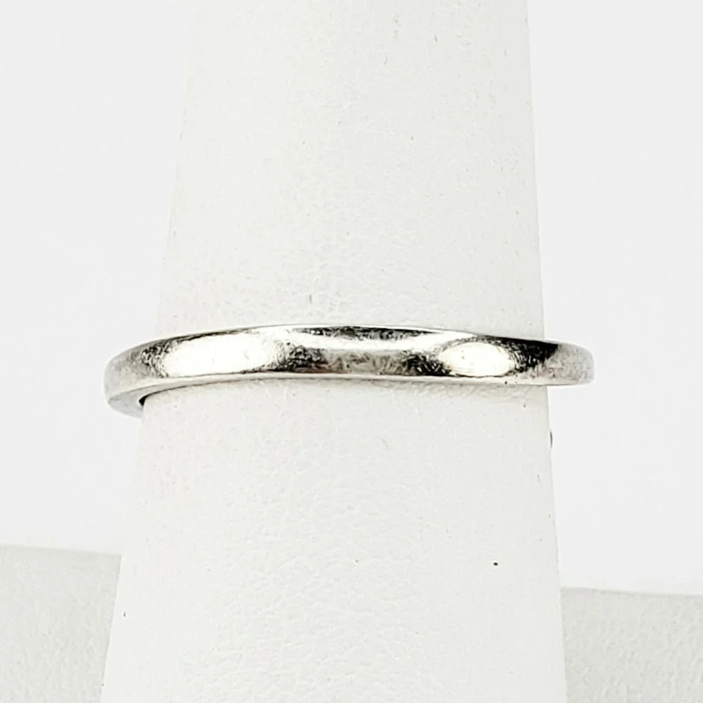 Ross Simons Bypass Ring Sterling Silver 7.75 Silver Graduated Channel Set Stone